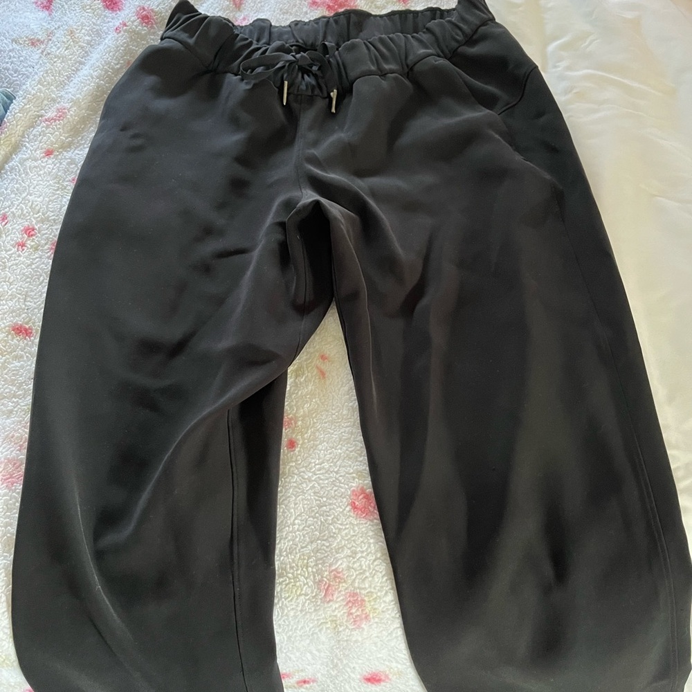 lululemon athletica women’s black cropped pants